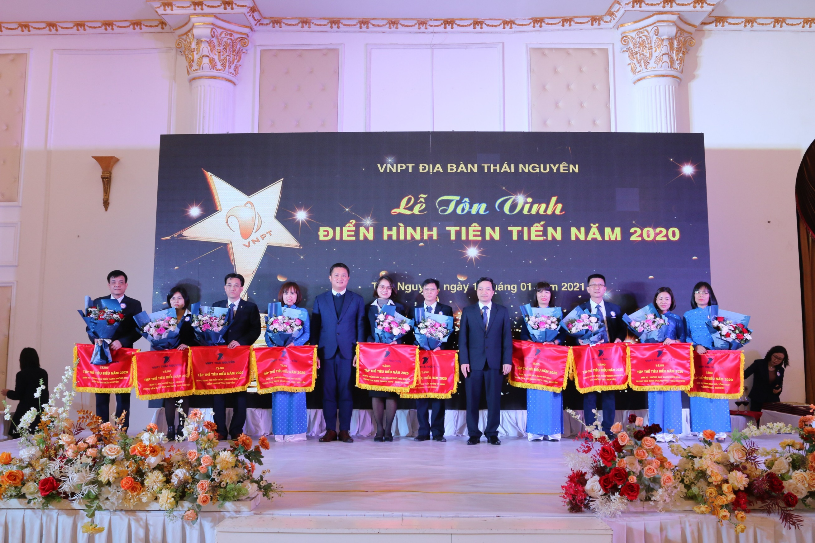 VNPT địa bàn Thái Nguyên tổ chức Lễ tôn vinh tập thể, cá nhân người lao động tiêu biểu năm 2020 VNPT địa bàn Thái Nguyên tổ chức Lễ tôn vinh tập thể, cá nhân người lao động tiêu biểu năm 2020